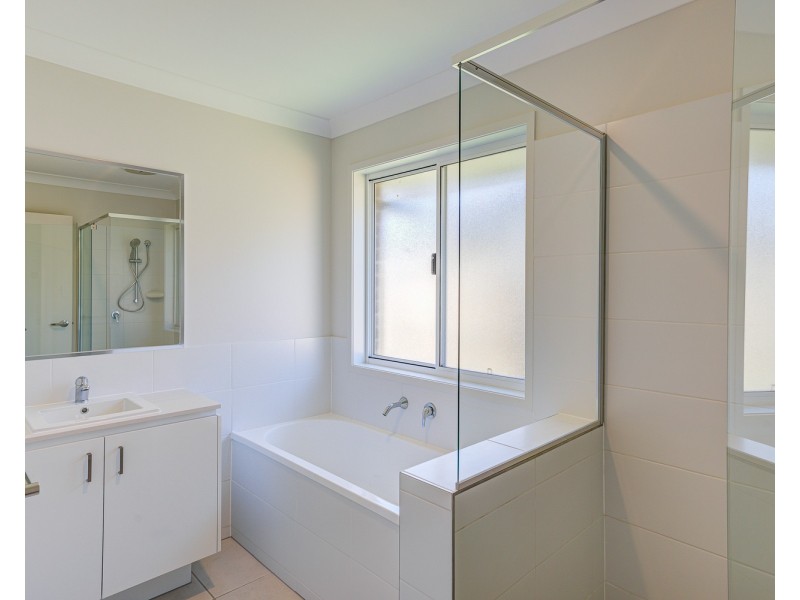 38 Raven Court, Park Ridge QLD 4125