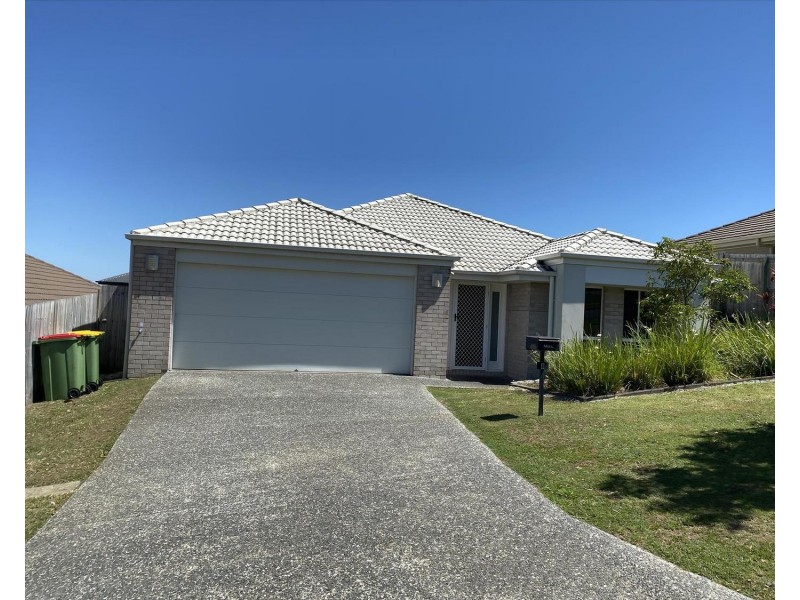 8  Sapphire Place, Pimpama QLD 4209