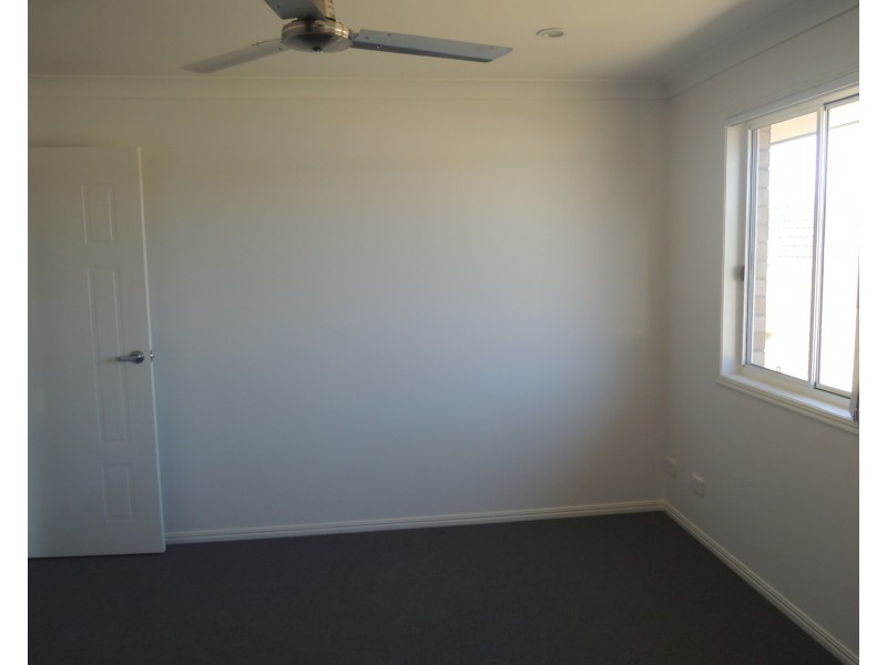 8  Sapphire Place, Pimpama QLD 4209