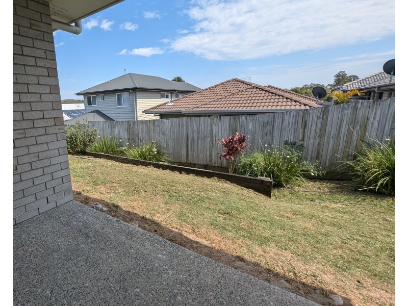 8  Sapphire Place, Pimpama QLD 4209