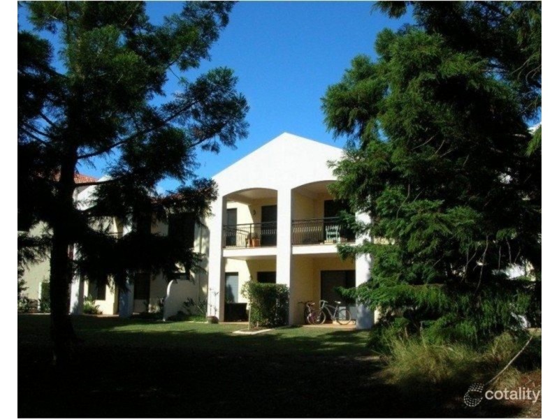 8854 Magnolia Drive East, Hope Island QLD 4212