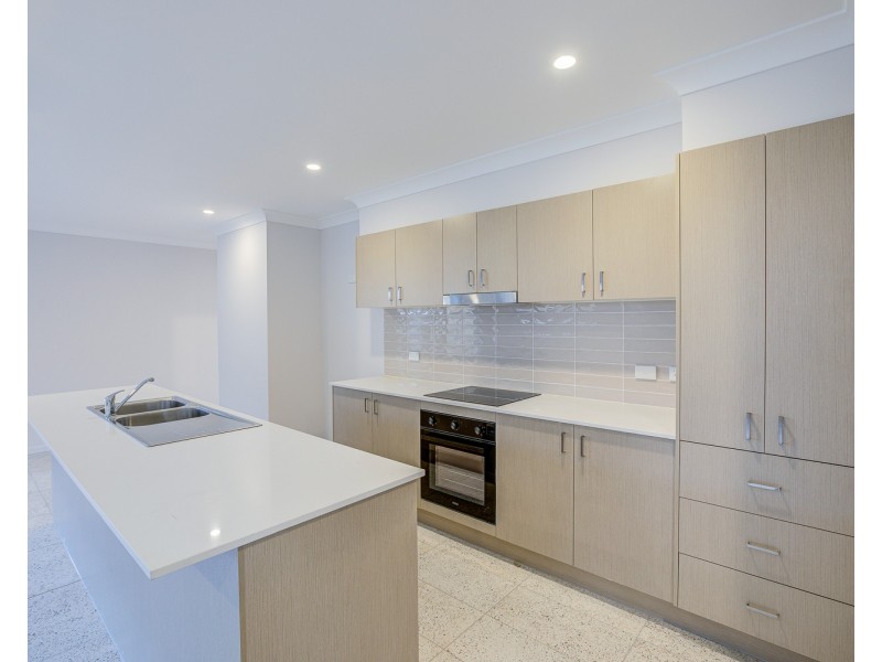 33 Raven Court, Park Ridge QLD 4125