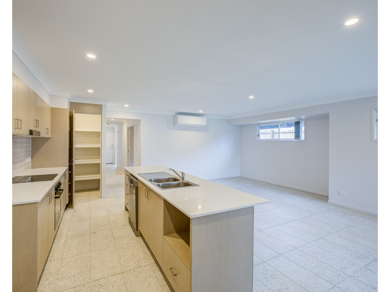 33 Raven Court, Park Ridge QLD 4125