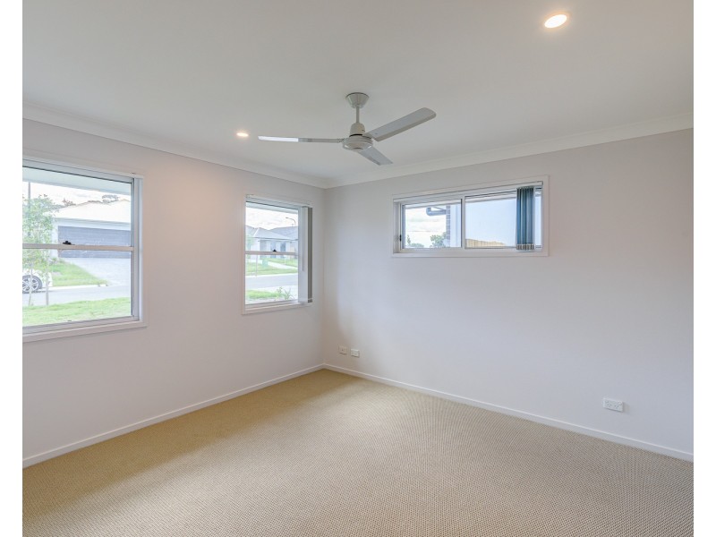 33 Raven Court, Park Ridge QLD 4125