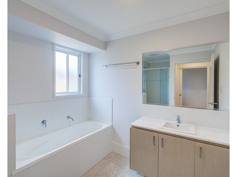 33 Raven Court, Park Ridge QLD 4125