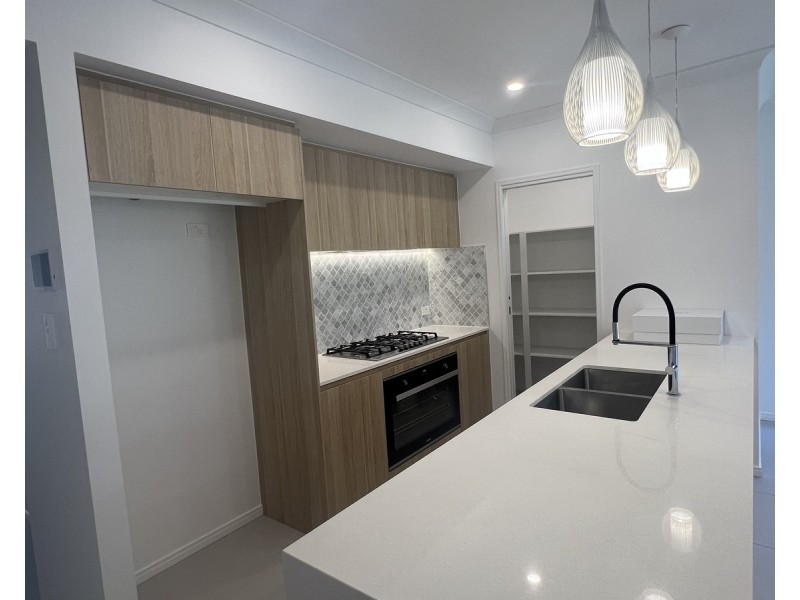 96 Blossom Circuit, Deebing Heights QLD 4306