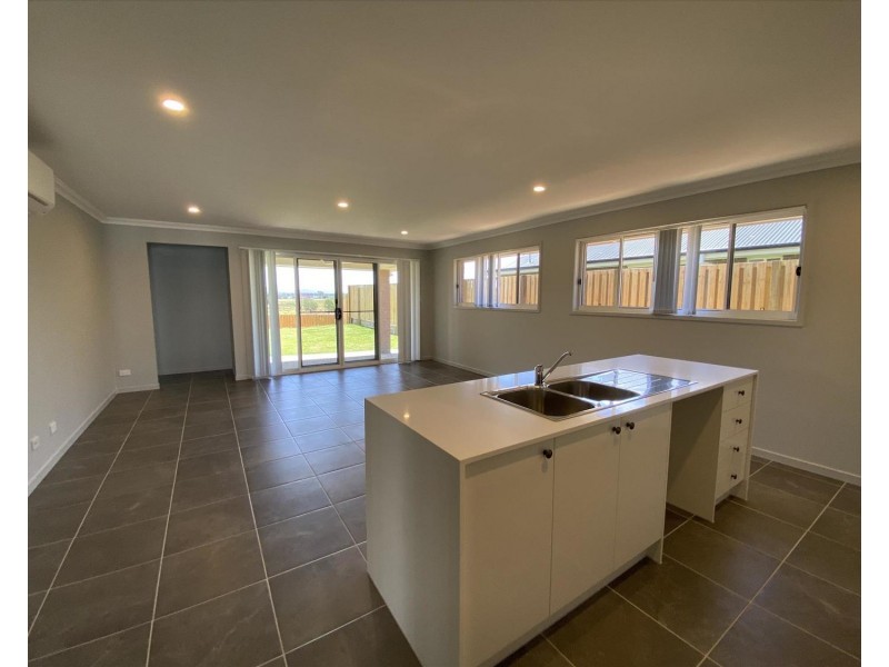 68 Edinburgh Crescent, Gleneagle QLD 4285