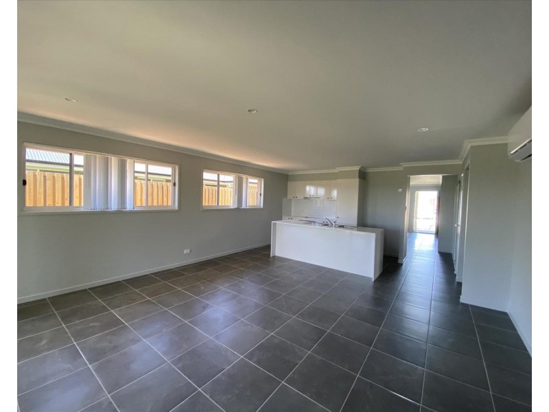 68 Edinburgh Crescent, Gleneagle QLD 4285