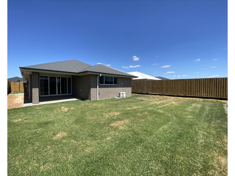 68 Edinburgh Crescent, Gleneagle QLD 4285