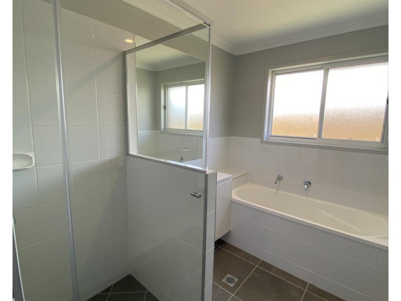 68 Edinburgh Crescent, Gleneagle QLD 4285
