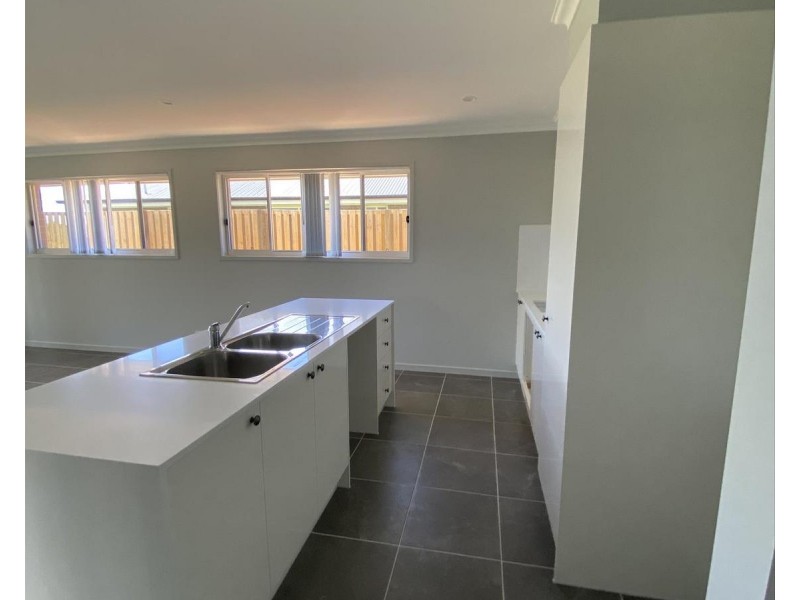 68 Edinburgh Crescent, Gleneagle QLD 4285