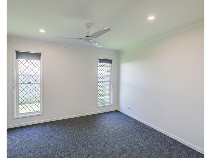 37 Nightshade Crescent, Pimpama QLD 4209