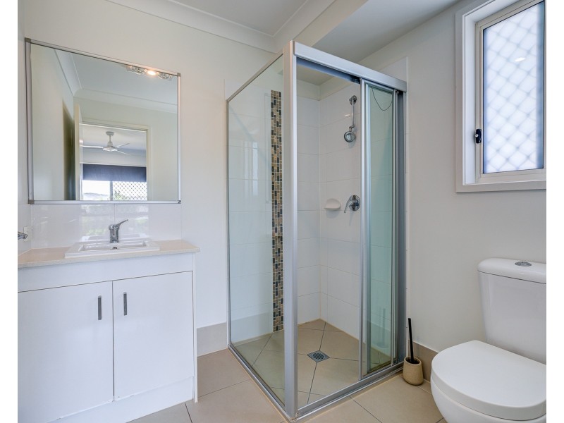 37 Nightshade Crescent, Pimpama QLD 4209