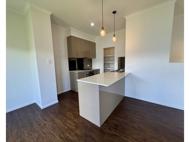 9/2 Carnarvon Court, Oxenford QLD 4210