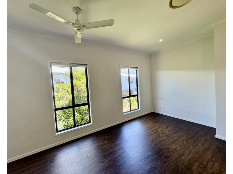 9/2 Carnarvon Court, Oxenford QLD 4210