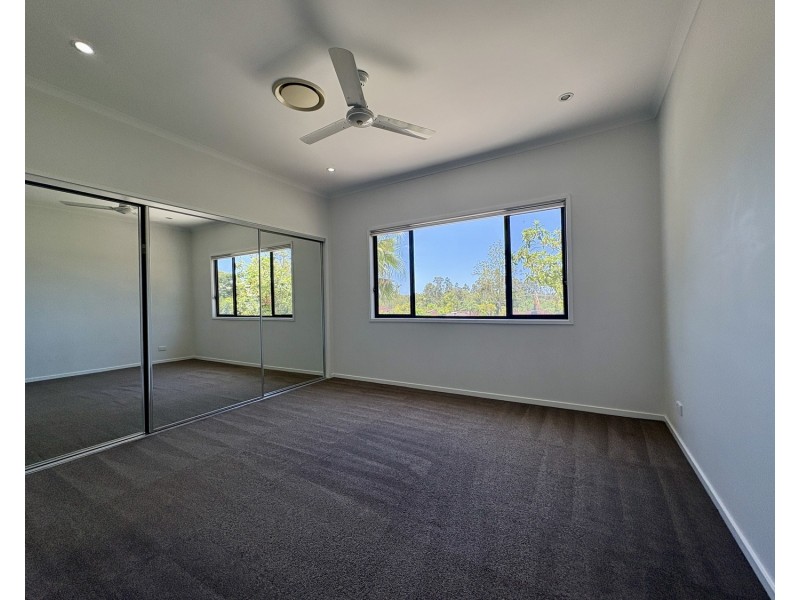 9/2 Carnarvon Court, Oxenford QLD 4210