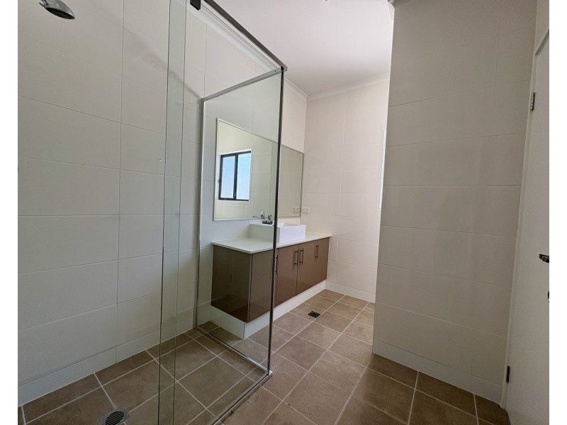 9/2 Carnarvon Court, Oxenford QLD 4210