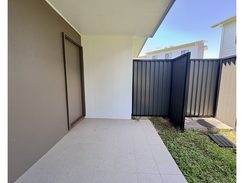 9/2 Carnarvon Court, Oxenford QLD 4210