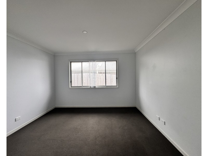 5 Geoffrey Miller Avenue, Pimpama QLD 4209