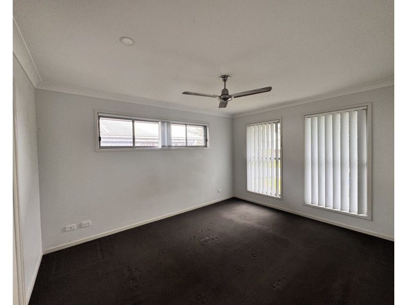 5 Geoffrey Miller Avenue, Pimpama QLD 4209