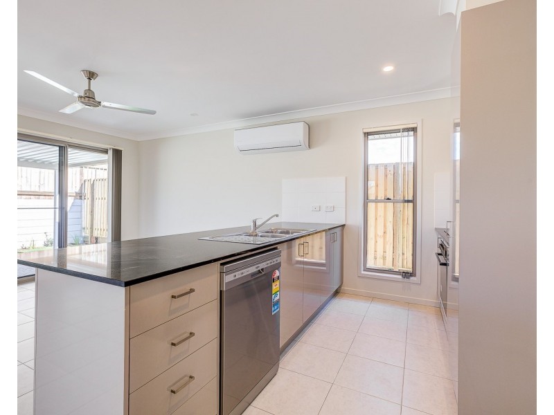 18 Angus Court, Park Ridge QLD 4125