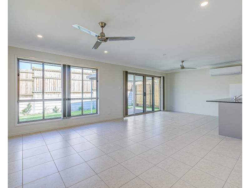 18 Angus Court, Park Ridge QLD 4125