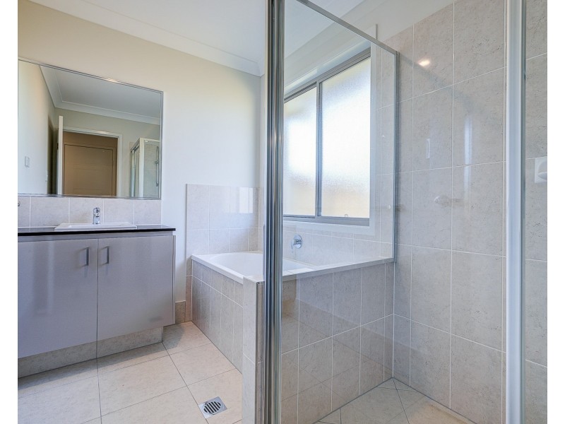 18 Angus Court, Park Ridge QLD 4125