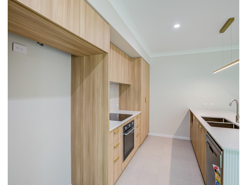 2/6 Pearson Street, Pimpama QLD 4209