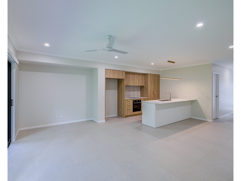 2/6 Pearson Street, Pimpama QLD 4209