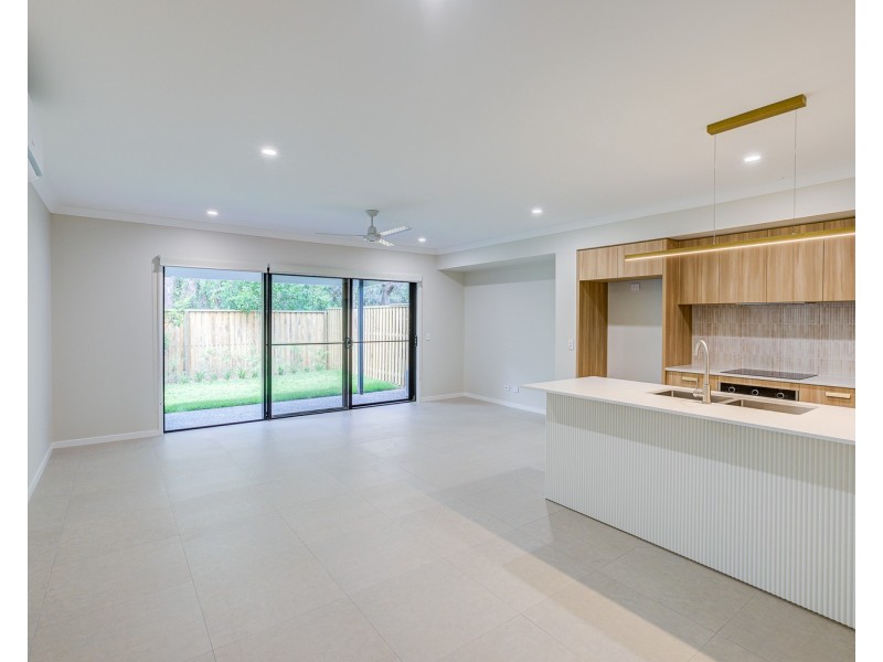 2/6 Pearson Street, Pimpama QLD 4209