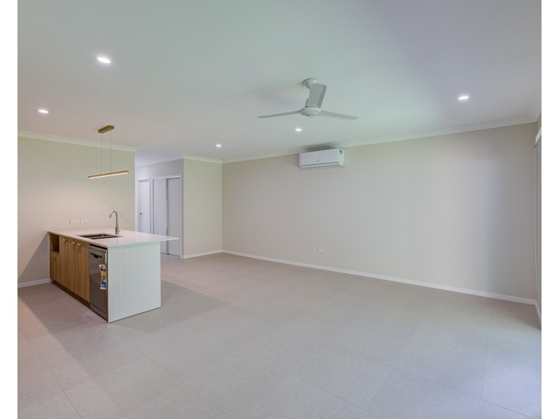 2/6 Pearson Street, Pimpama QLD 4209