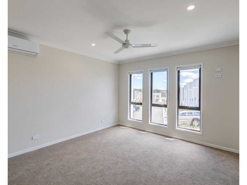 2/6 Pearson Street, Pimpama QLD 4209