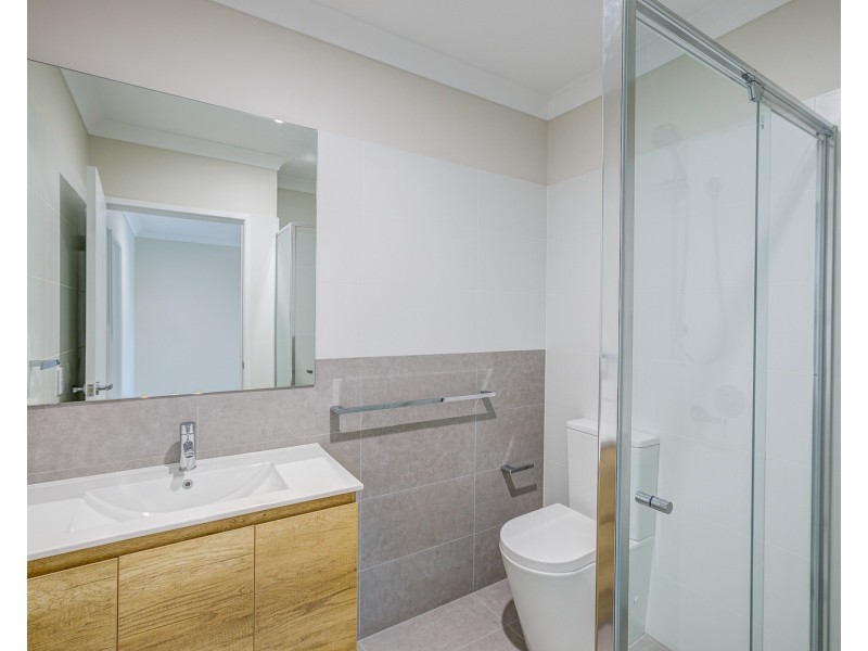 2/6 Pearson Street, Pimpama QLD 4209