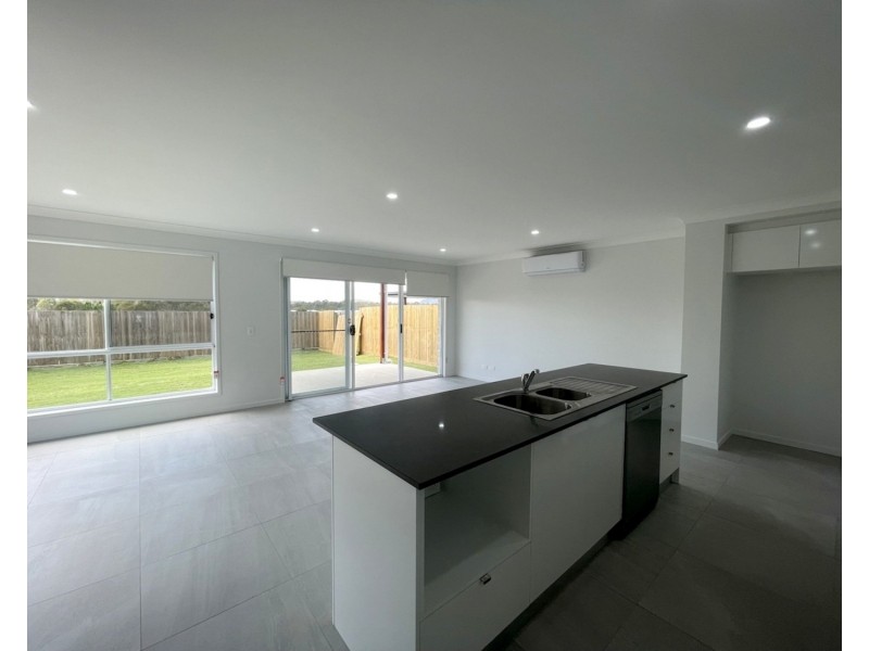12 Bittenbinder Avenue, Logan Reserve QLD 4133