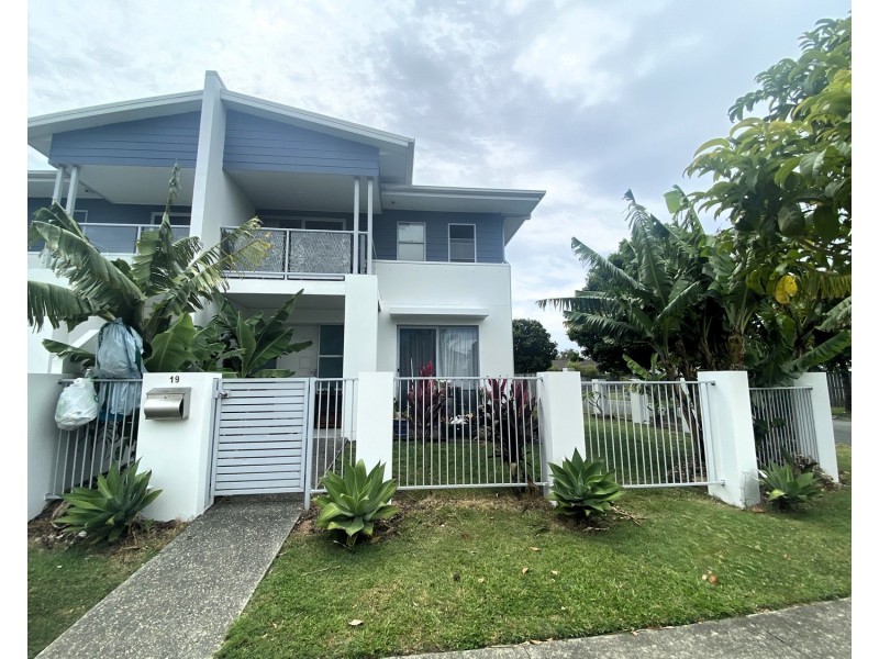 19 The Landings, Upper Coomera QLD 4209