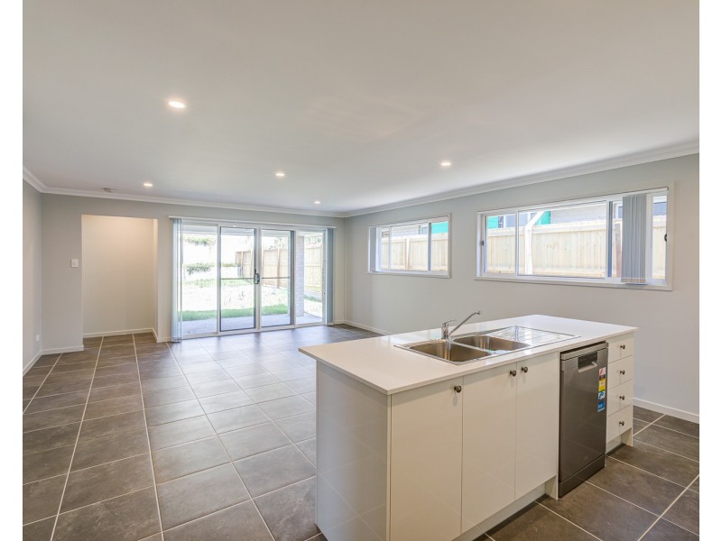 7 Graham Circuit, Logan Reserve QLD 4133