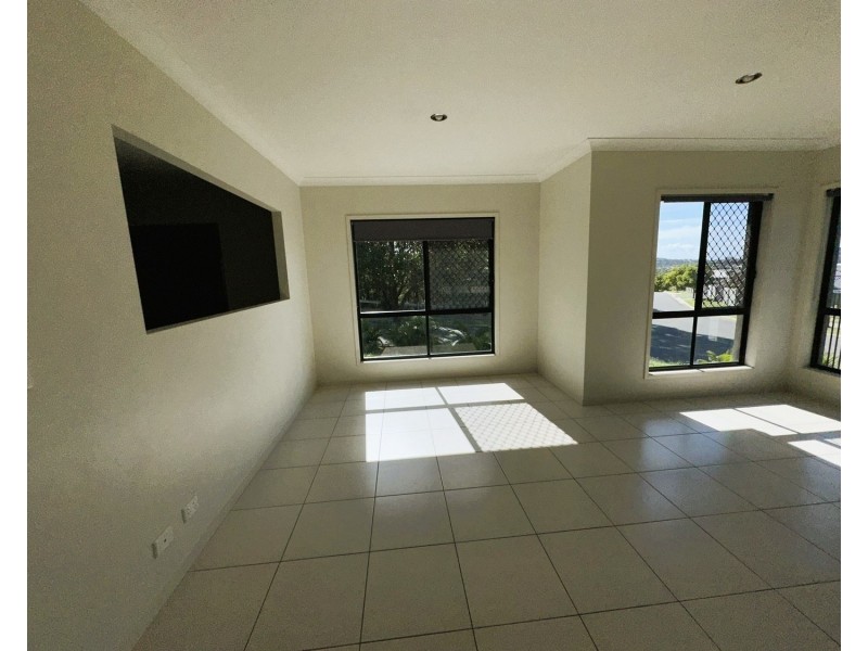 17 Barrington Street, Pacific Pines QLD 4211