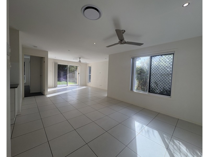 2/10 Joshua Place, Oxenford QLD 4210