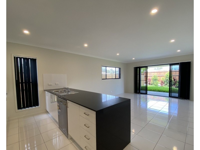 4 Angus Court, Park Ridge QLD 4125