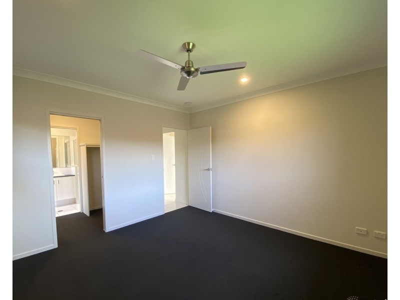 4 Angus Court, Park Ridge QLD 4125