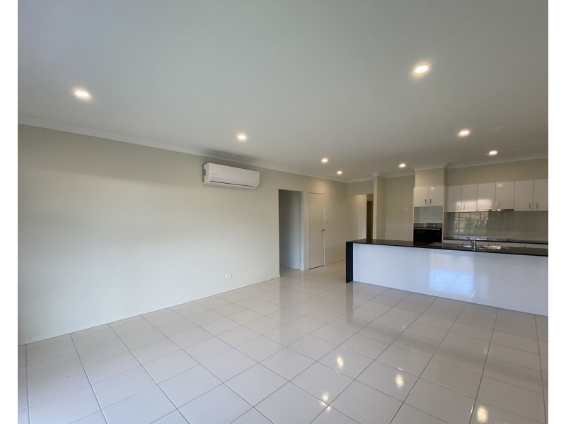 4 Angus Court, Park Ridge QLD 4125