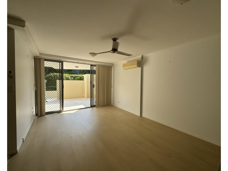 2/8 Proud Street, Labrador QLD 4215