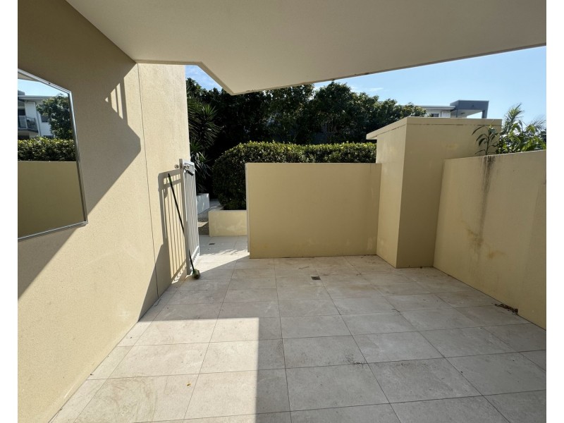 2/8 Proud Street, Labrador QLD 4215