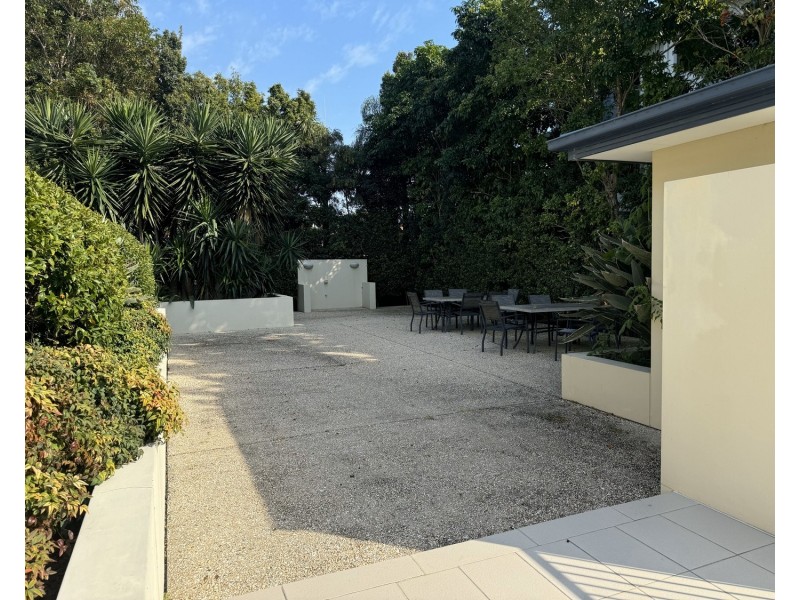 2/8 Proud Street, Labrador QLD 4215