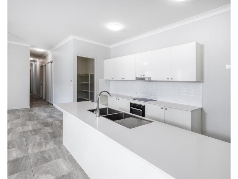 8 Seaford Street, Pimpama QLD 4209