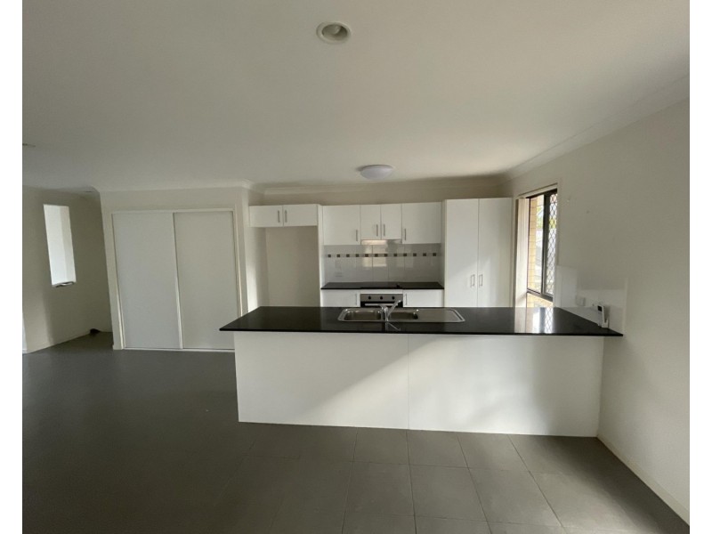 1 Willow Rise Drive, Waterford QLD 4133