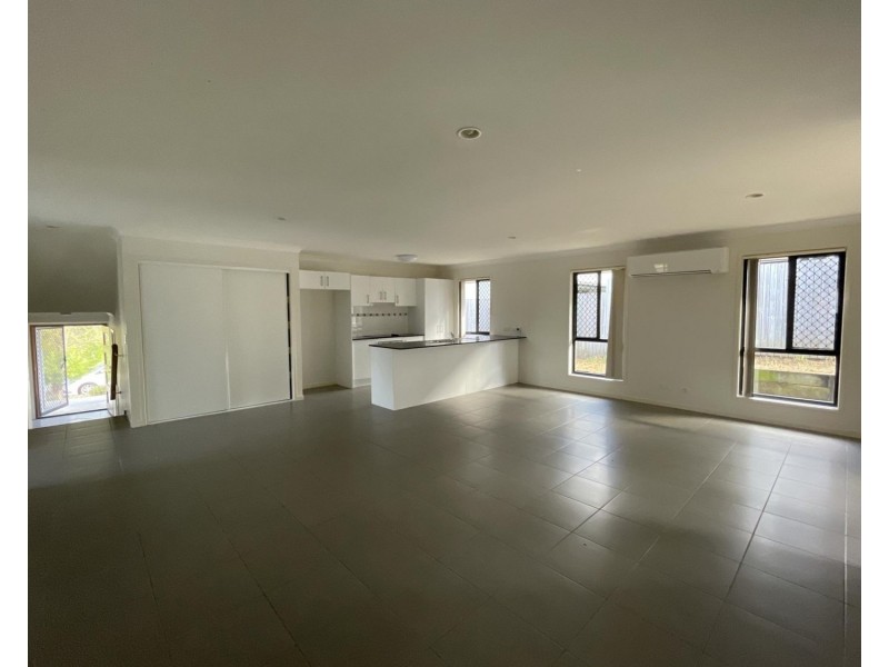 1 Willow Rise Drive, Waterford QLD 4133