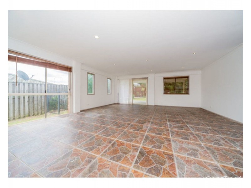 16 Pandora Crescent, Pacific Pines QLD 4211