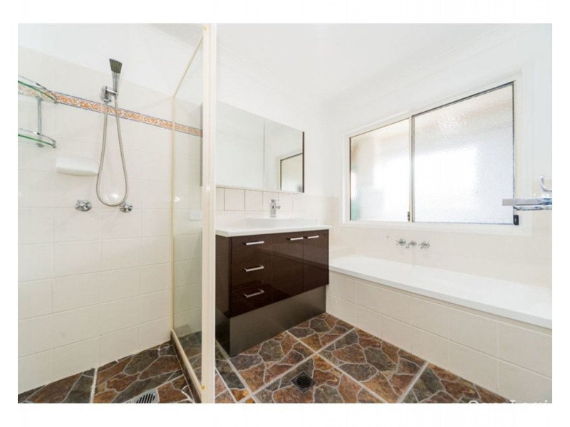 16 Pandora Crescent, Pacific Pines QLD 4211