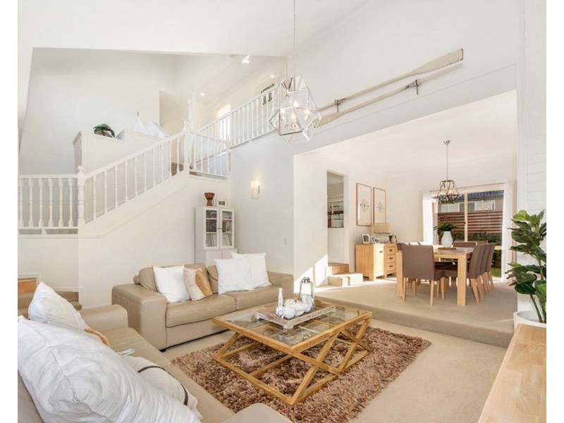 5 Pinnacle Court, Robina QLD 4226